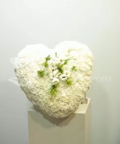 corazón funerario blanco