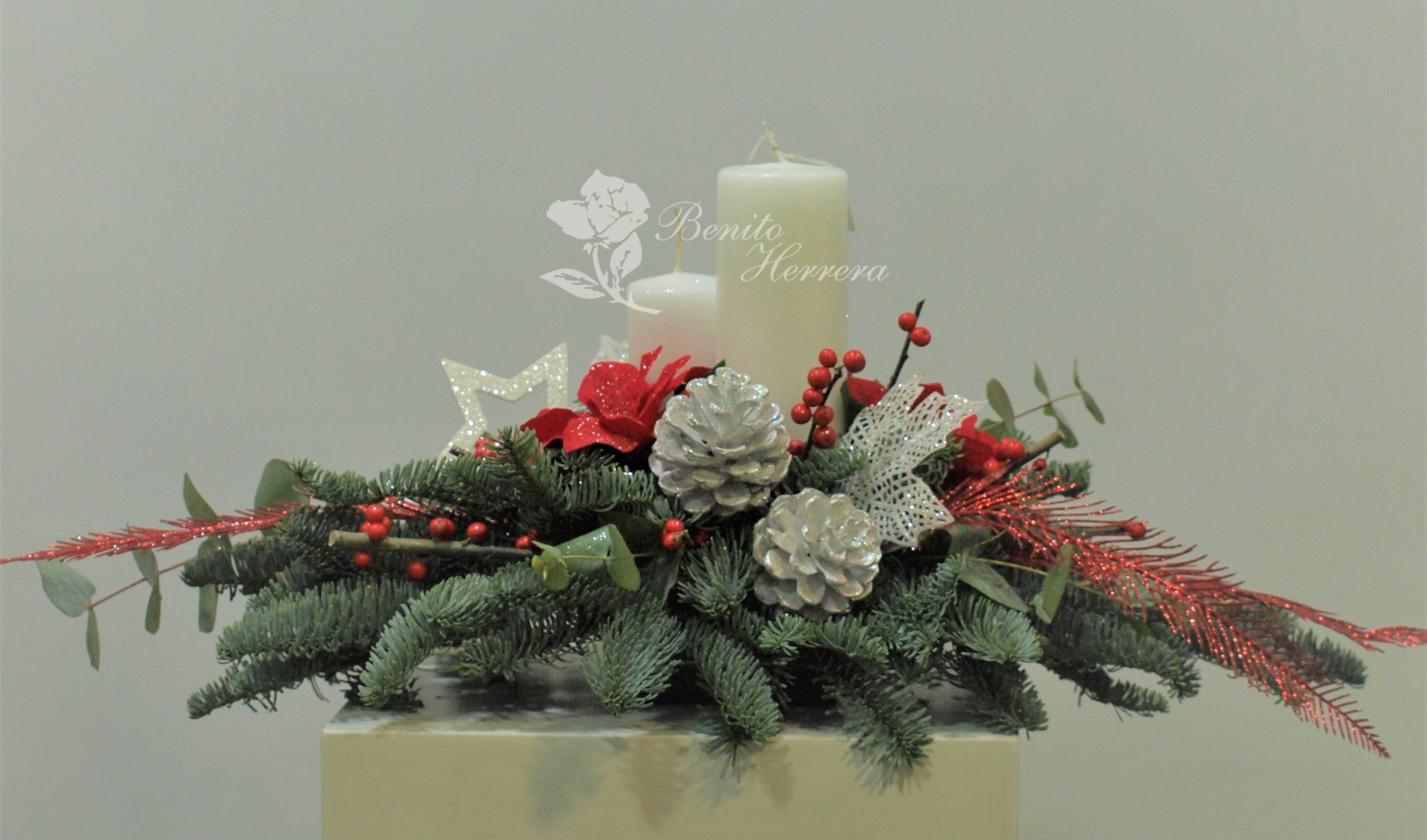 Centro de mesa alargado blanco y rojo. 4