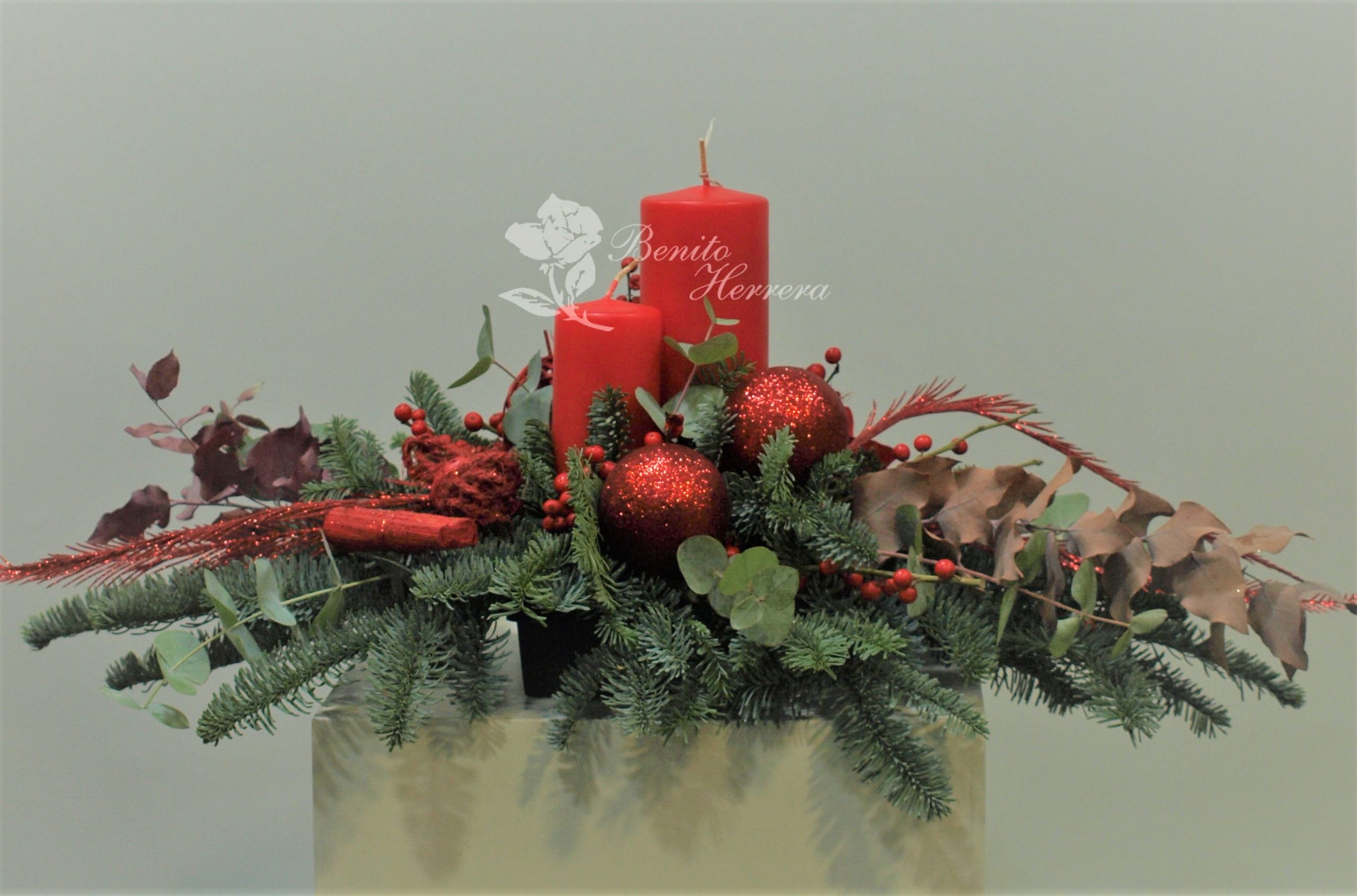 Centro de mesa alargado rojo. 2