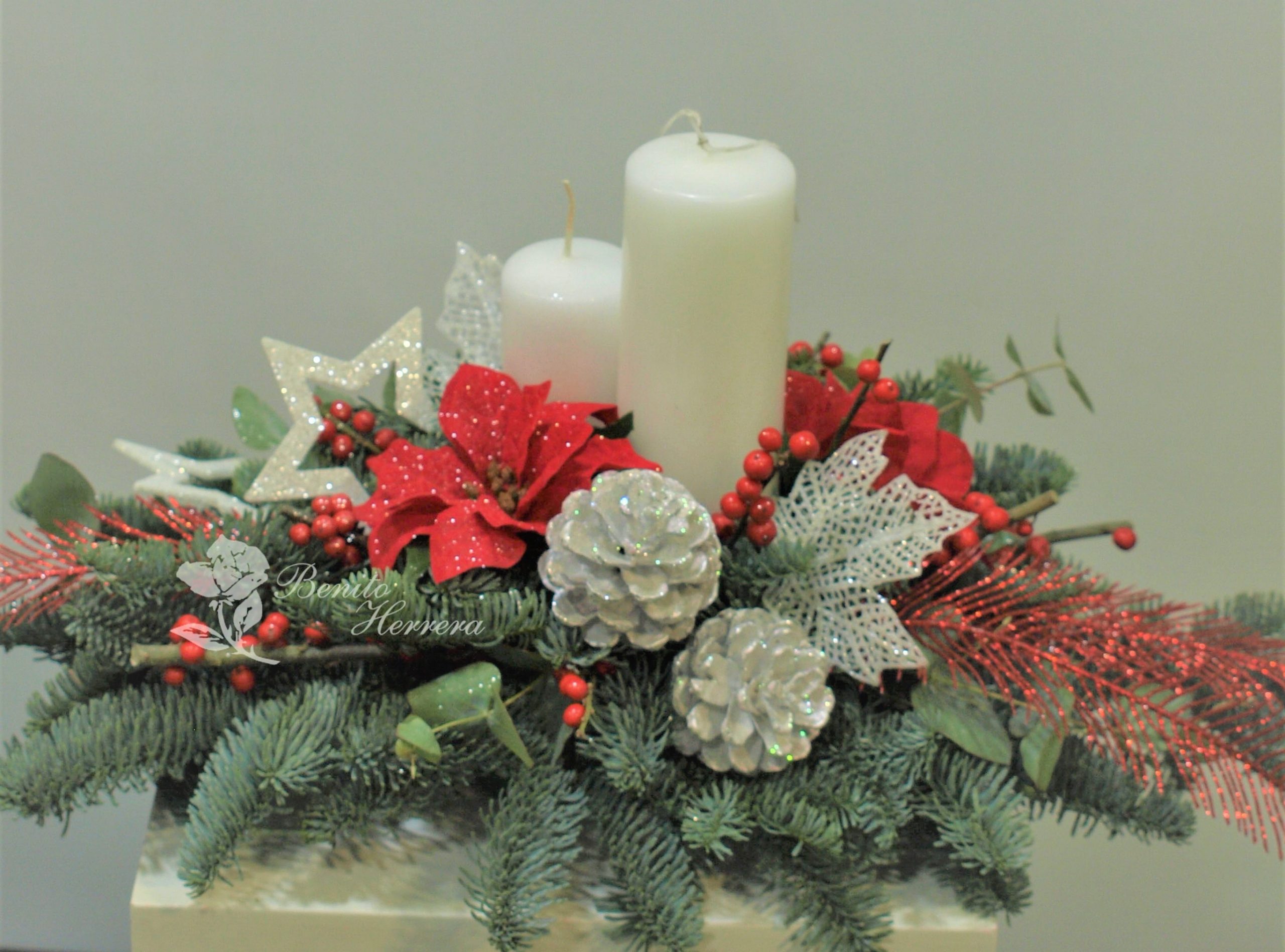 Centro de mesa alargado blanco y rojo. 3