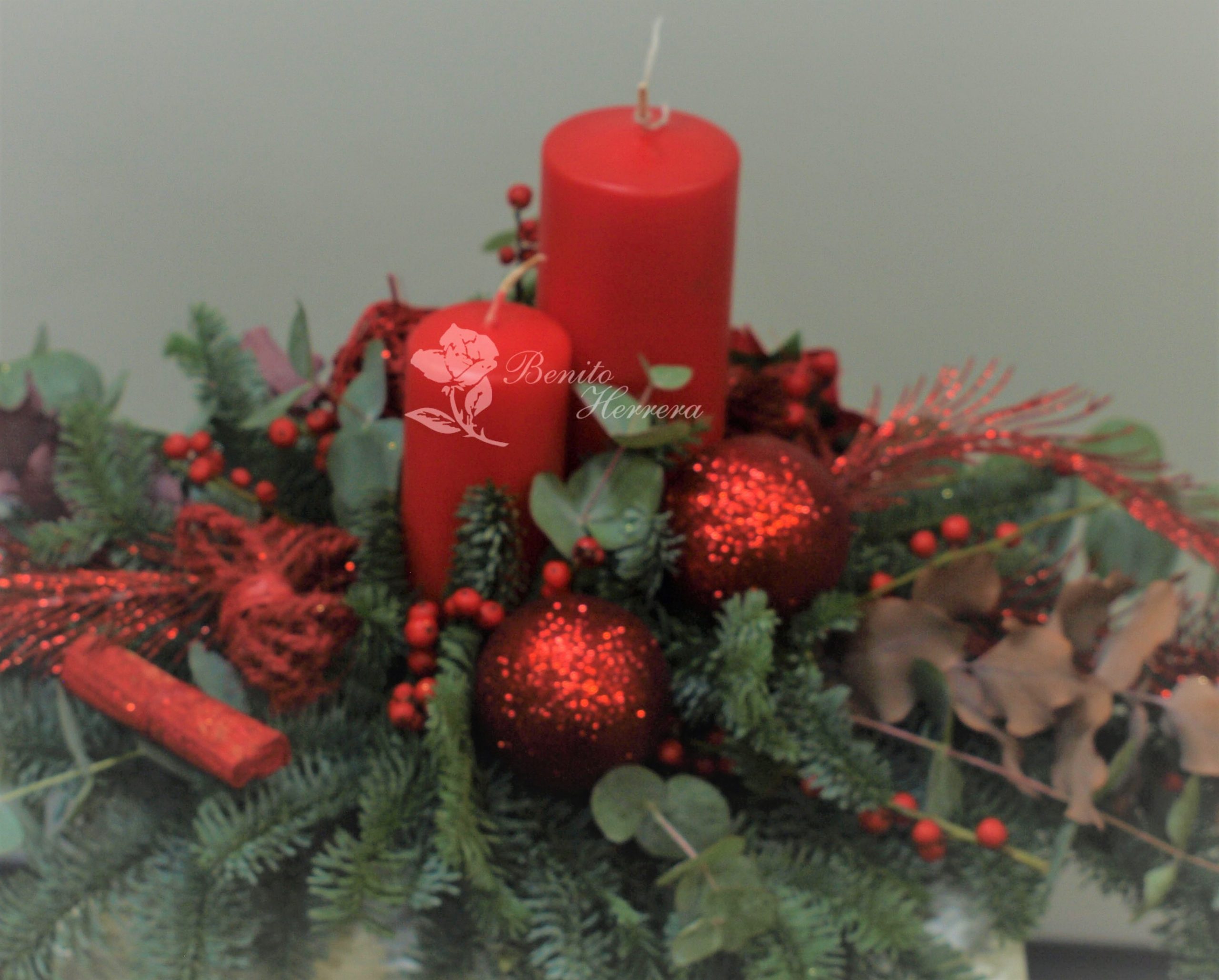 Centro de mesa alargado rojo. 3