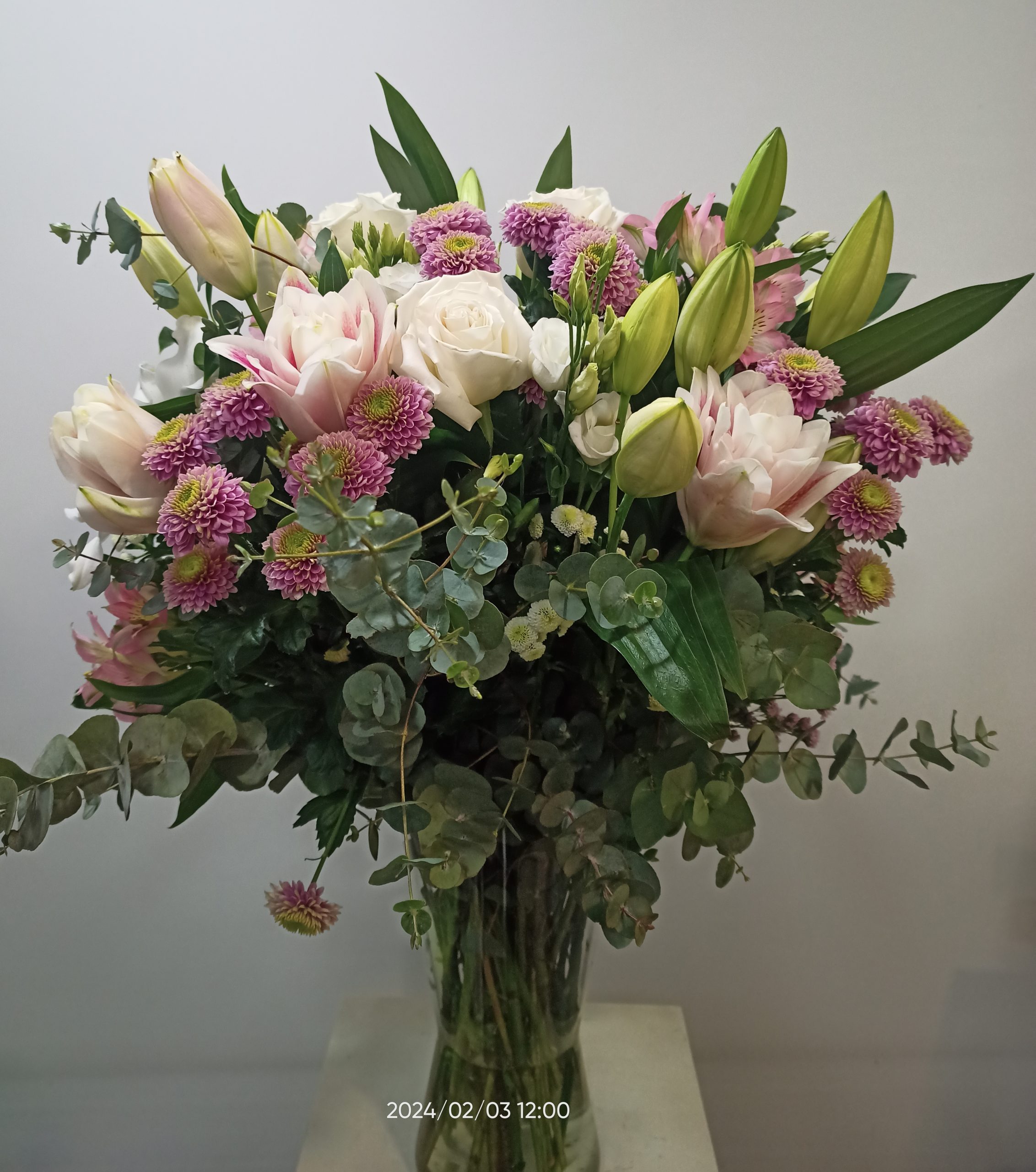 Jarrón con flor variada 3