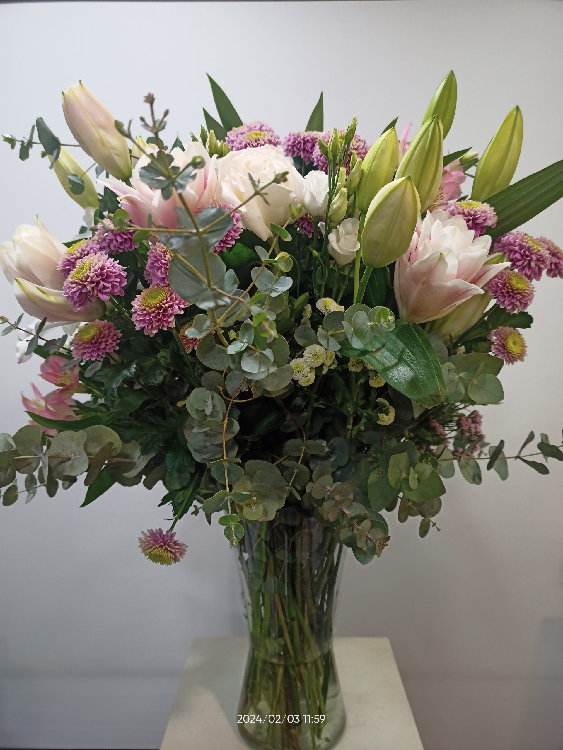 Jarrón con flor variada 4