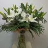 Jarrón de cristal con lilium blanco 1